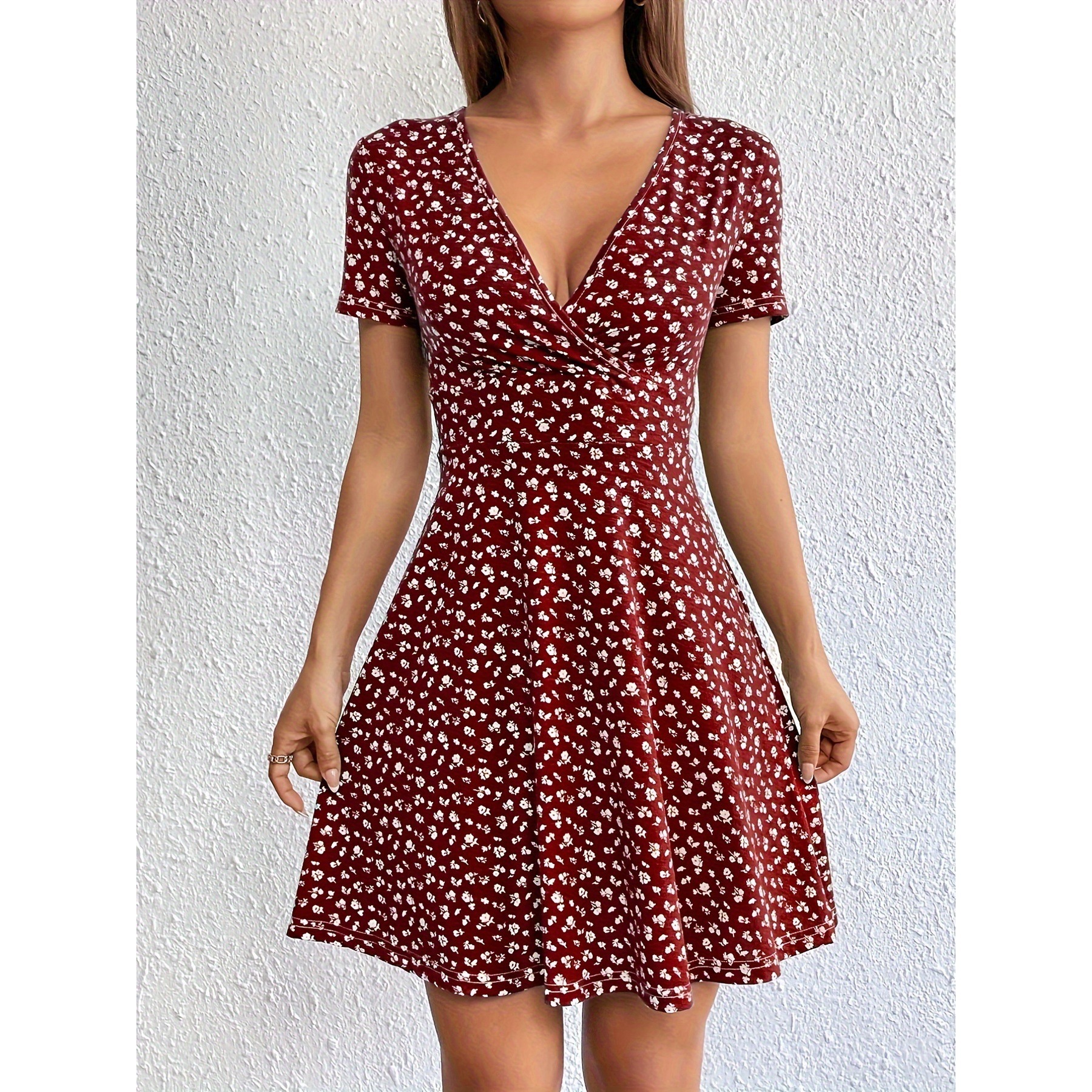 The 2023 new cross-border women's clothing from Europe and America is a bestseller on Amazon, featuring a fashionable floral V-neck dress details Picture