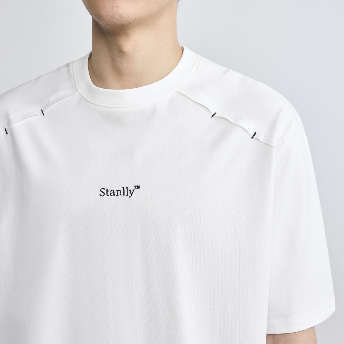 Momeck simple letter-embroidered round-neck T-shirt for men, 2025 Summer New style, fashionable loose men's short-sleeved shirt 71165 Specification image