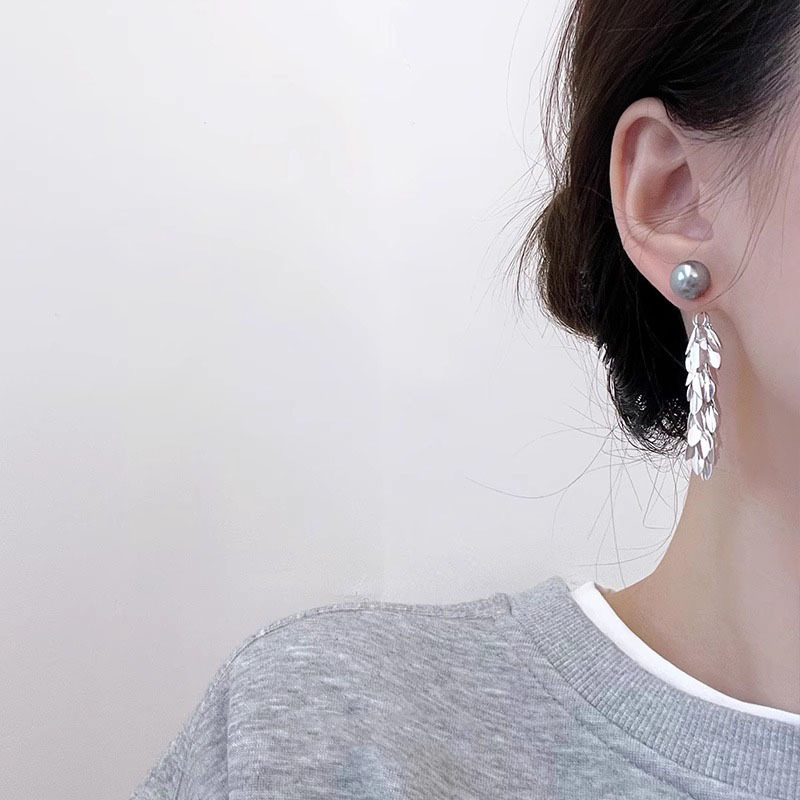 French leaf tassel grey pearl stud earrings for autumn and winter, new no-hole ear clips, high-end, fashionable and niche earrings for women Application Scenario