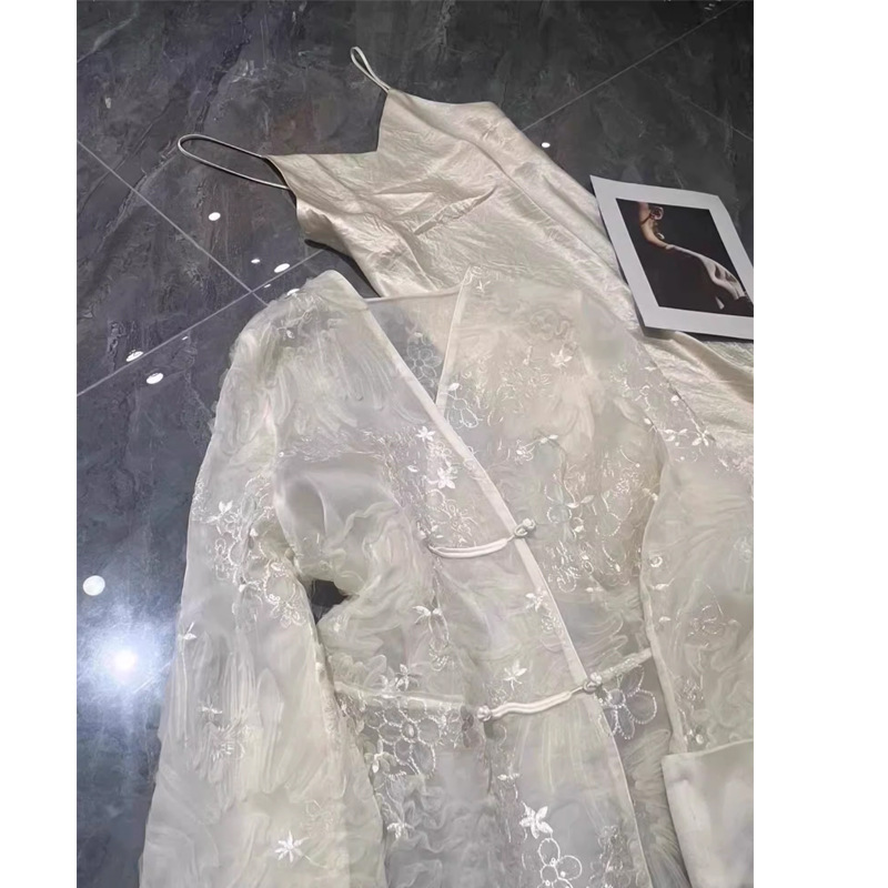 New Chinese-style women's clothing 2024 summer beautiful and fashionable white sun-protective shirt halter dress sub-set Spring details Picture