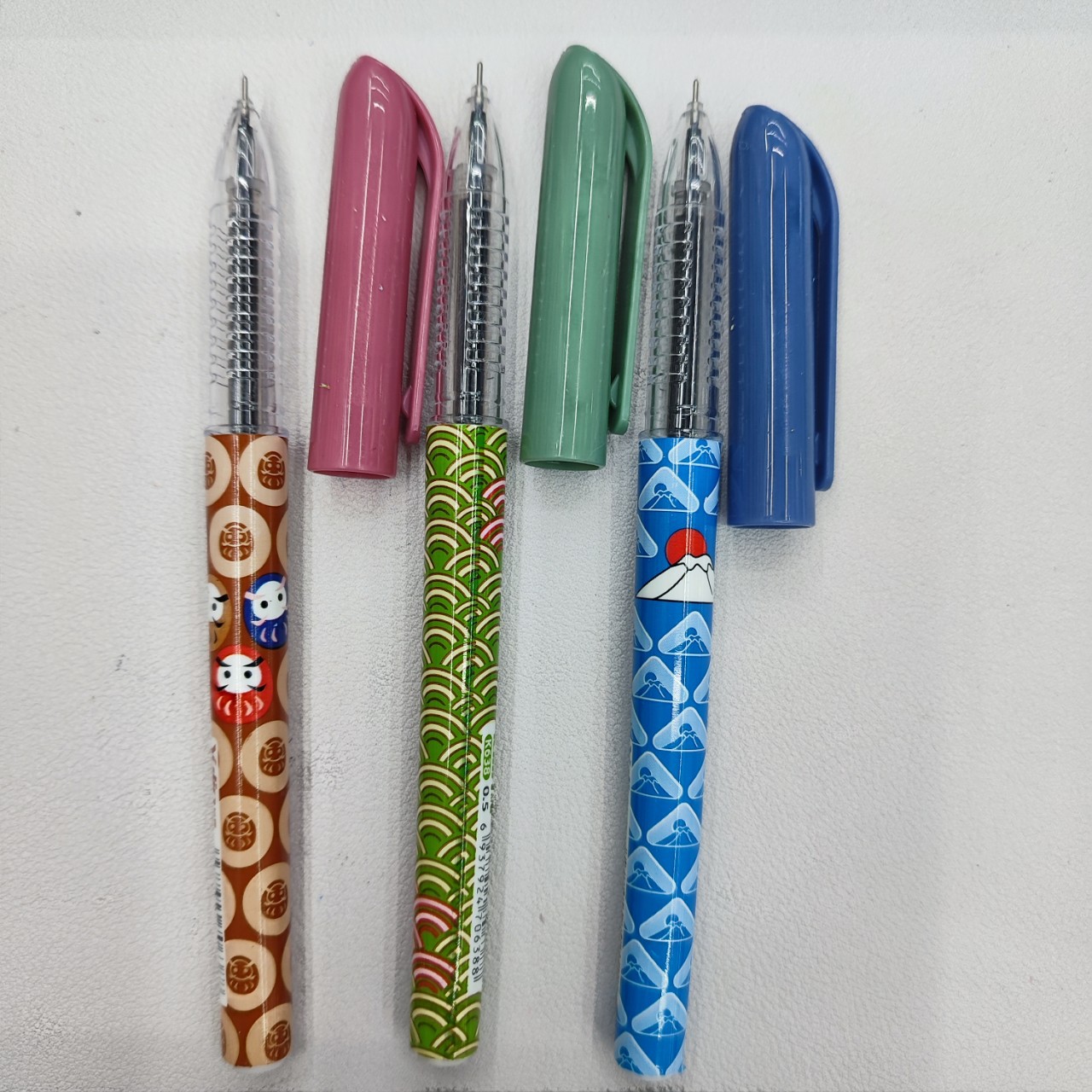 Yulin K638 Neutral Pen Three-Color Pen Simple Multi-Style 0.5 Needle Neutral Pen Application Scenario