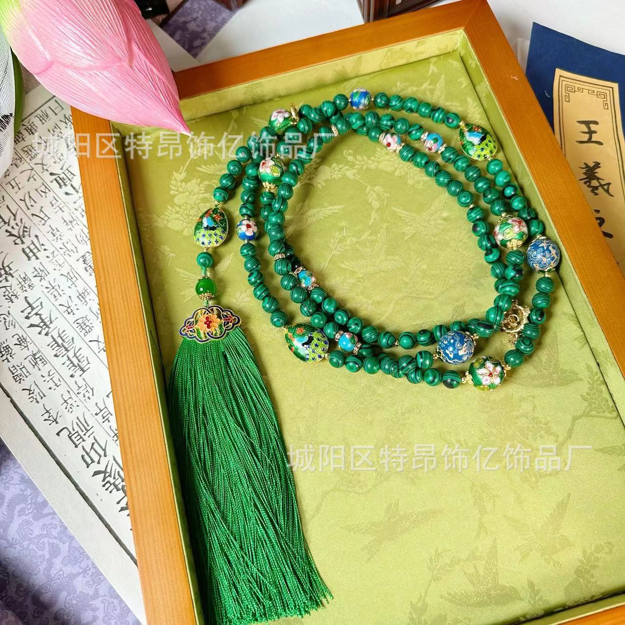 A new Chinese-style mid-length necklace with a slanted cross chain and tassels, exuding a sense of high-end luxury and a light green color Specification image