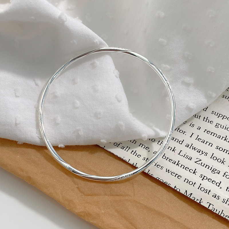 S999 pure silver Mobius bracelet, with a fresh and artistic style, is a versatile and niche daily accessory for hair replacement Specification image