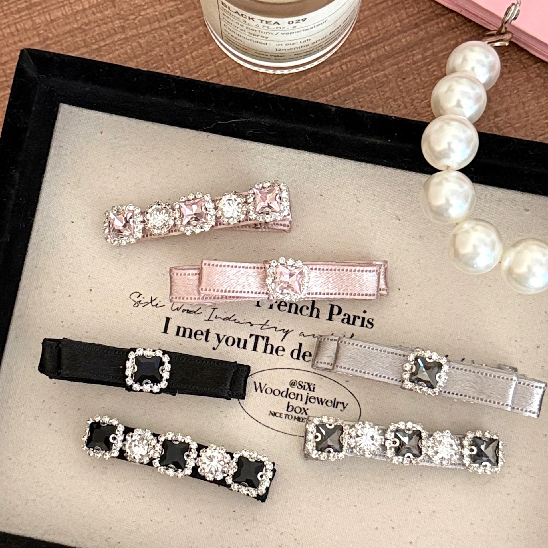 The high-end appearance level of the light luxury diamond hair clip is elegant and versatile. The full diamond duckbill clip is sweet and cool with a touch of gold. The bangs clip is a water diamond hair accessory pic 12