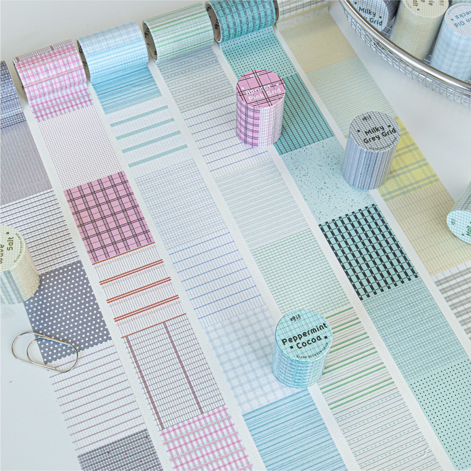 A diy decorative gift with a simple and basic grid pattern of sugar poems and paper tape with blank Spaces between the grids as the base of a hand-held journal