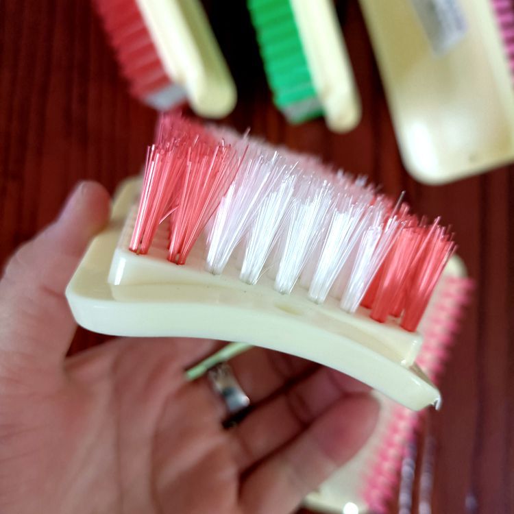 2 yuan square brush plastic color brush plastic square brush clothes brush shoes brush plastic square brush 2 yuan source wholesale Application Scenario