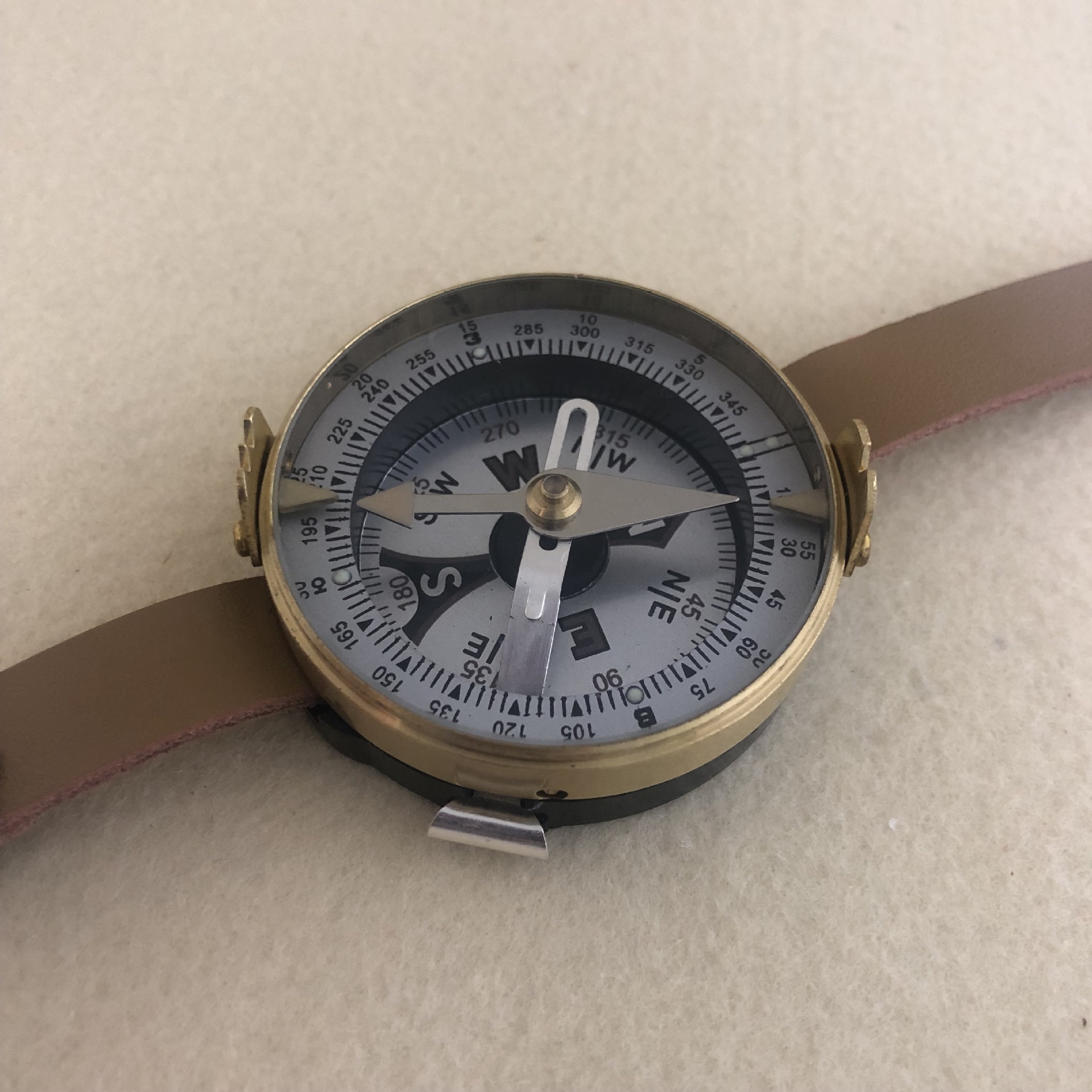 Watch-style Russian luminous compass, compass, metal copper, Soviet compass RS50B Item Picture