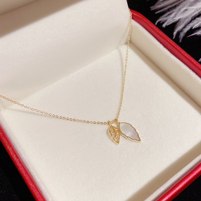 Korean-style fashionable, simple and niche design, micro-inlaid shell leaf necklace, versatile and elegant for women, fresh and cute collarbone chain for women details Picture