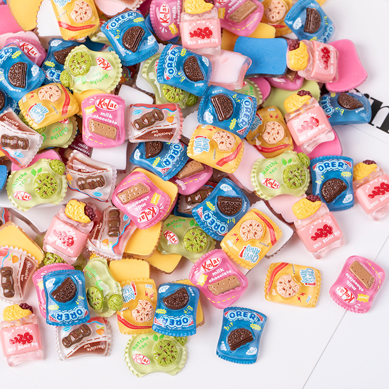 Resin accessories, cartoon simulation cookies, fun snacks, diy cream glue, phone cases, patches, hair accessories, decorative materials Application Scenario