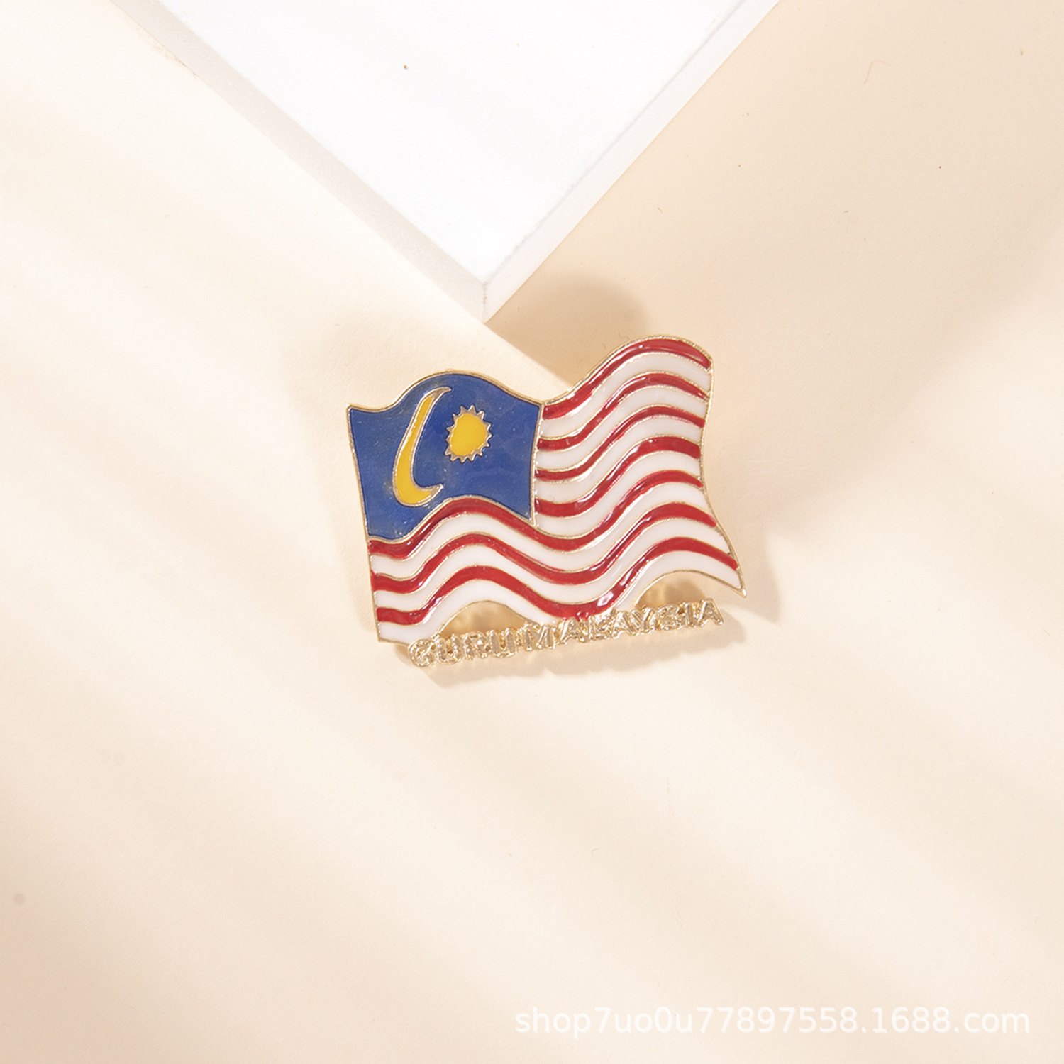 Muslim brooches, brooches, Malay flags, alloy ornaments, collar pins, Southeast Asian brooches and pins wholesale Item Picture