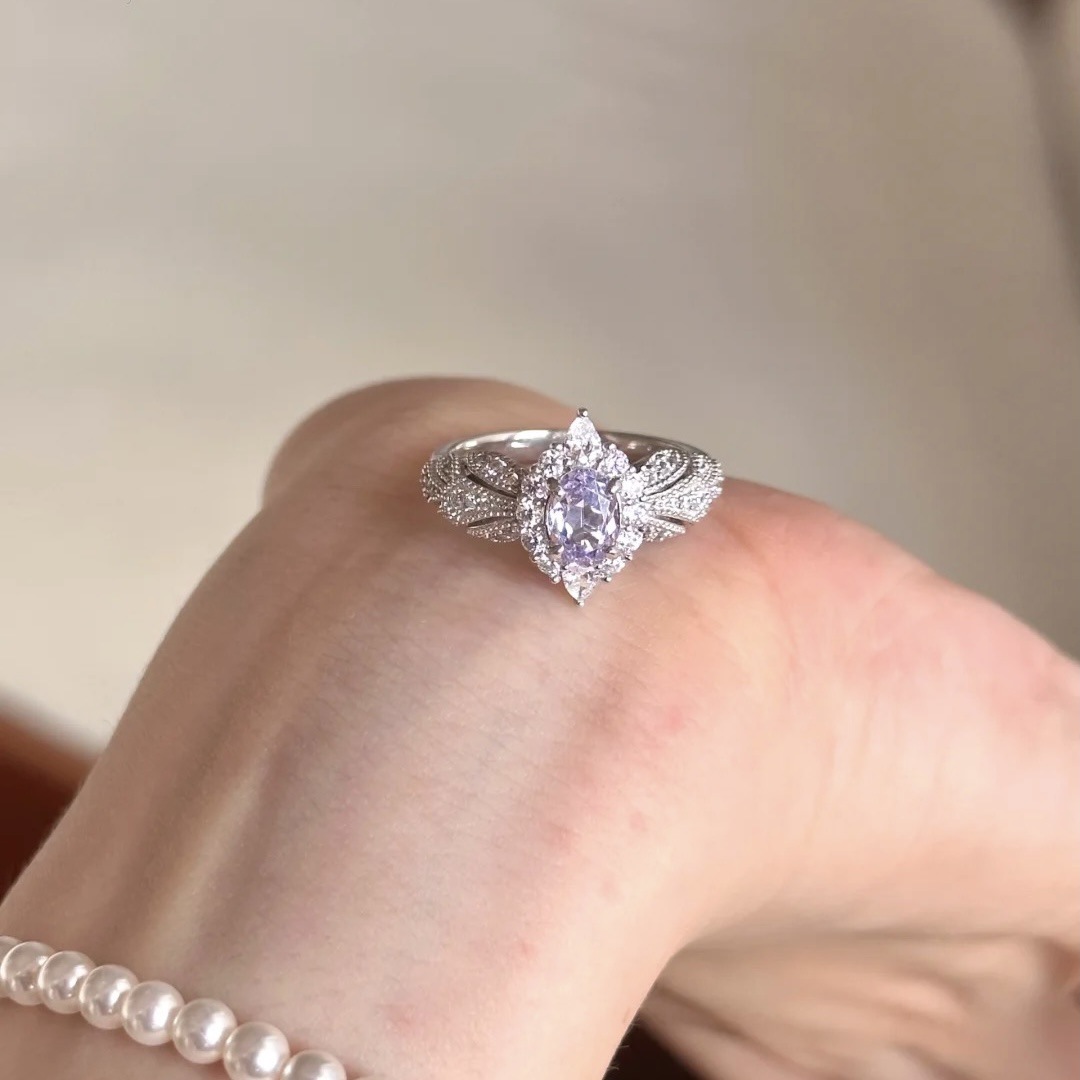 Lujo ligero sentido alto temperamento super flash lila anillo de circón moda diseño de nicho apertura ajustable anillo de mujer