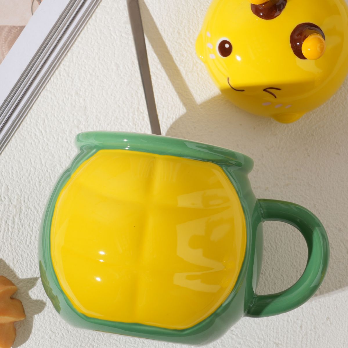 Cute and niche creative cartoon ceramic cups with LIDS for girls, funny birthday gifts for best friends, and high-quality appearance mugs details Picture