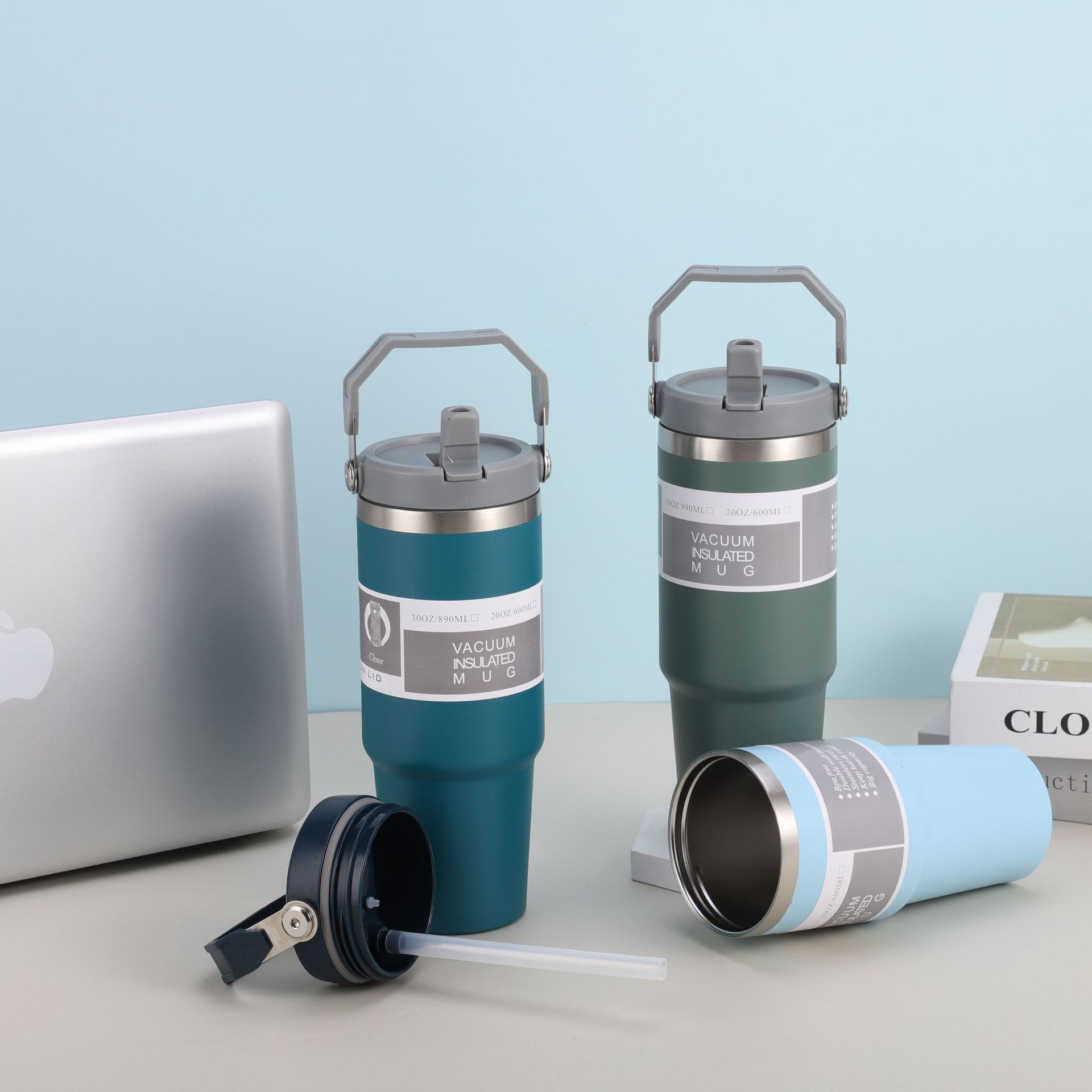 Wading large-capacity handle sports water bottle, double-layer vacuum stainless steel car cup, heat and cold preservation ice cup wholesale Application Scenario