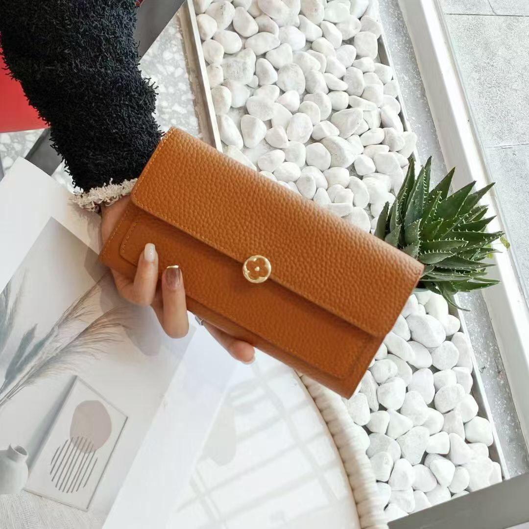 女士钱包实物图