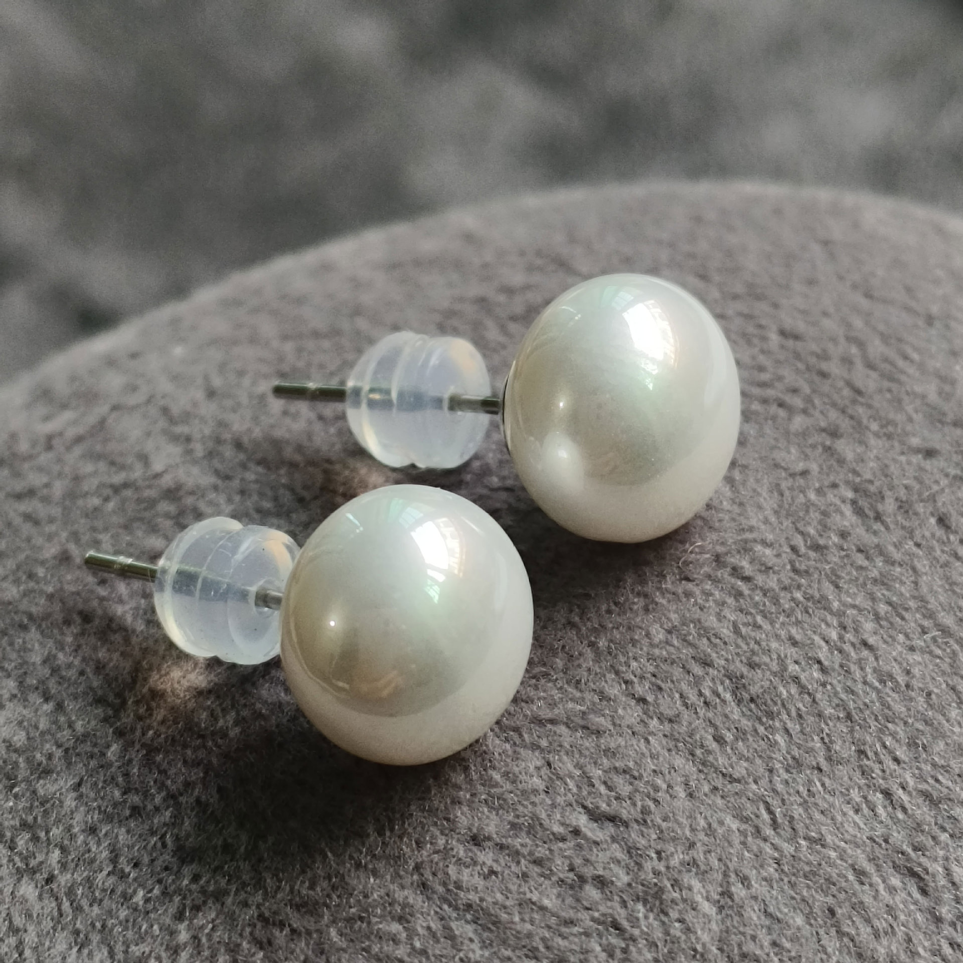 Non-fading titanium steel ear needles, white steamed bun pearl ear studs, 2024ins, high-end autumn and winter earrings, fever style Specification image