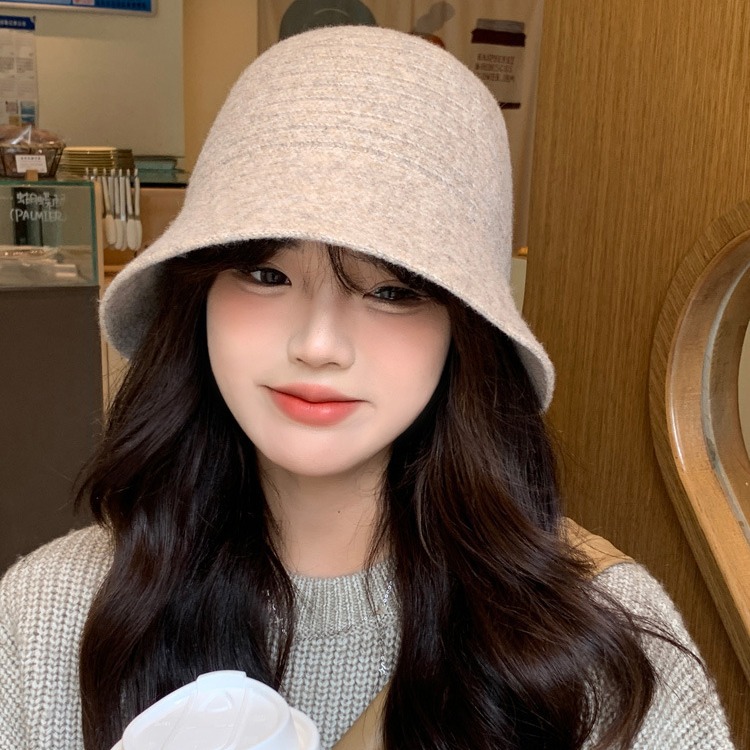 Woolen knitted basin hat for women, a niche design with a split back and round top, a Japanese-style artistic line hat for autumn and winter