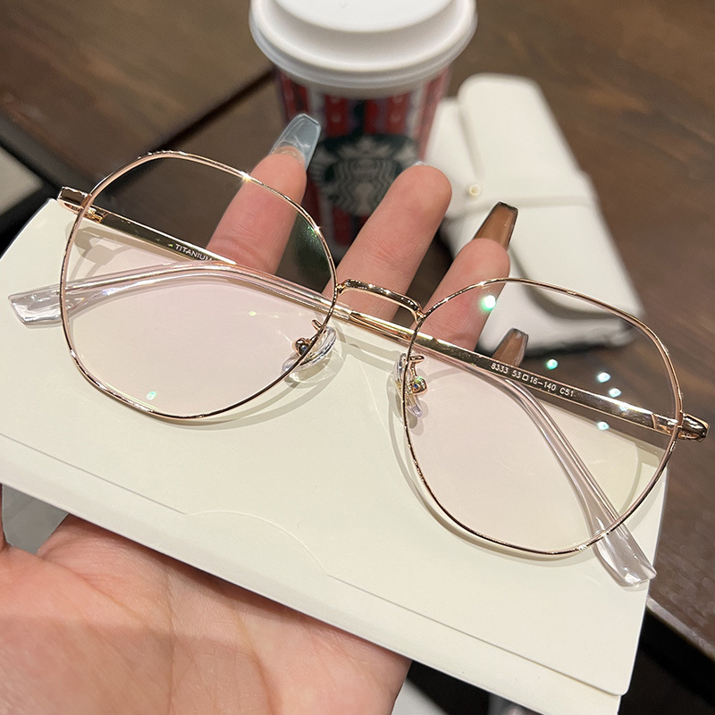 Polygonal pure titanium myopia glasses for women can be paired with ultra-light frames and frames. It's a perfect tool for men to have a smooth and natural look with a large face Specification image