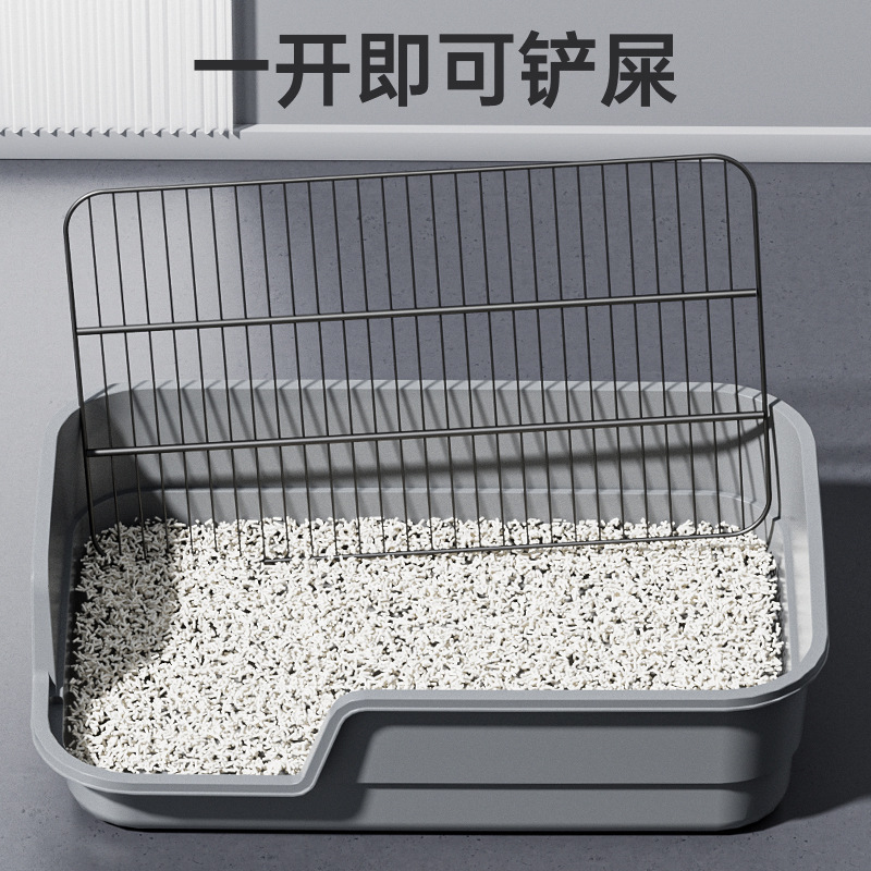 Extra-large anti-splash slanted high-enclosure dog toilet, small flat dog toilet, anti-urine splash pet supplies Application Scenario