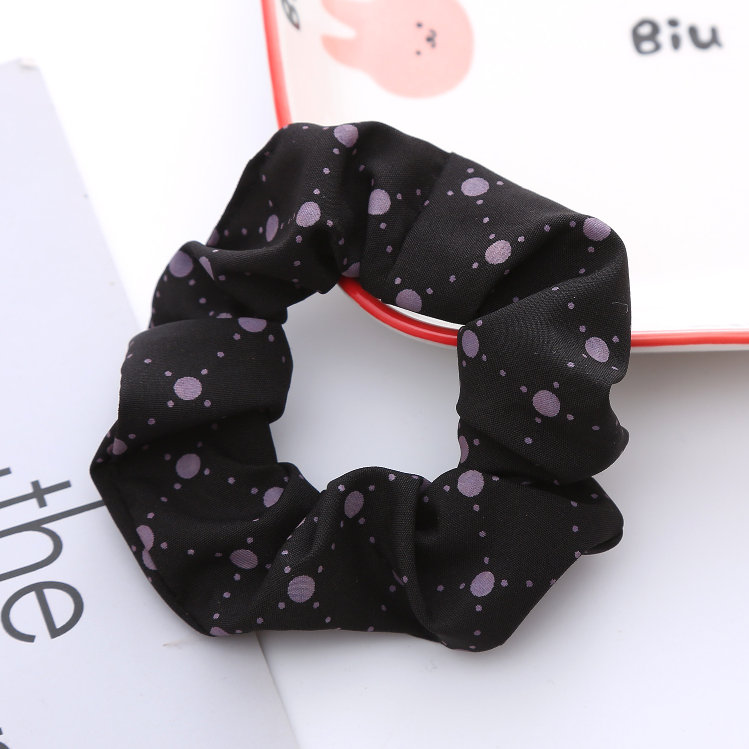 Wholesale Korean-style jk pig large intestine rings, large intestine hair rings, fat intestine hair ties, women's ins simple checkered leather band hair ties Specification image