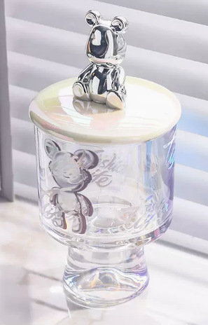 Creative household toothpick holder, toothpick can, cotton swab storage box Application Scenario