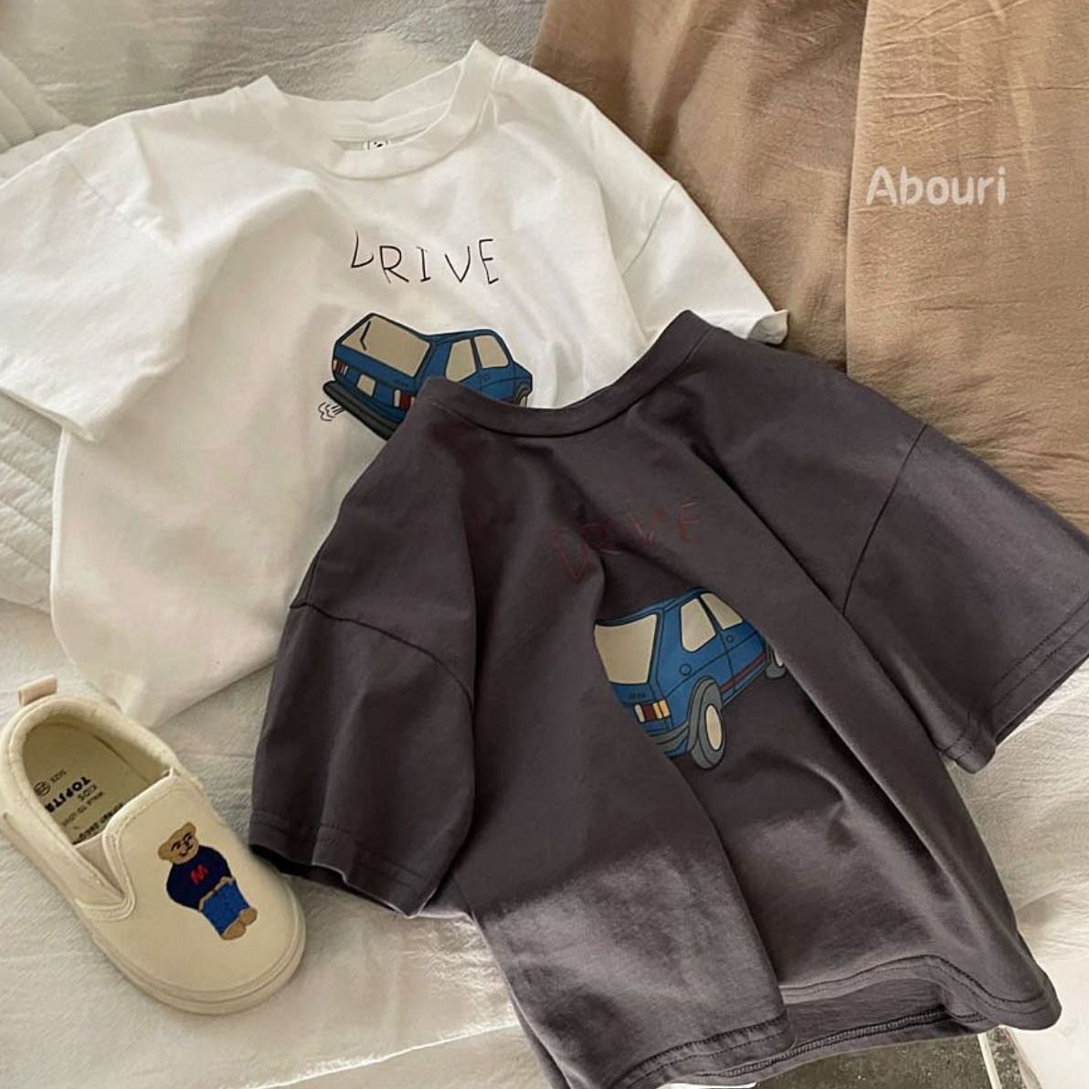 New boys' short-sleeved, small children's pure cotton T-shirt, children's loose half-sleeved, thin children's clothing, summer cartoon car details Picture