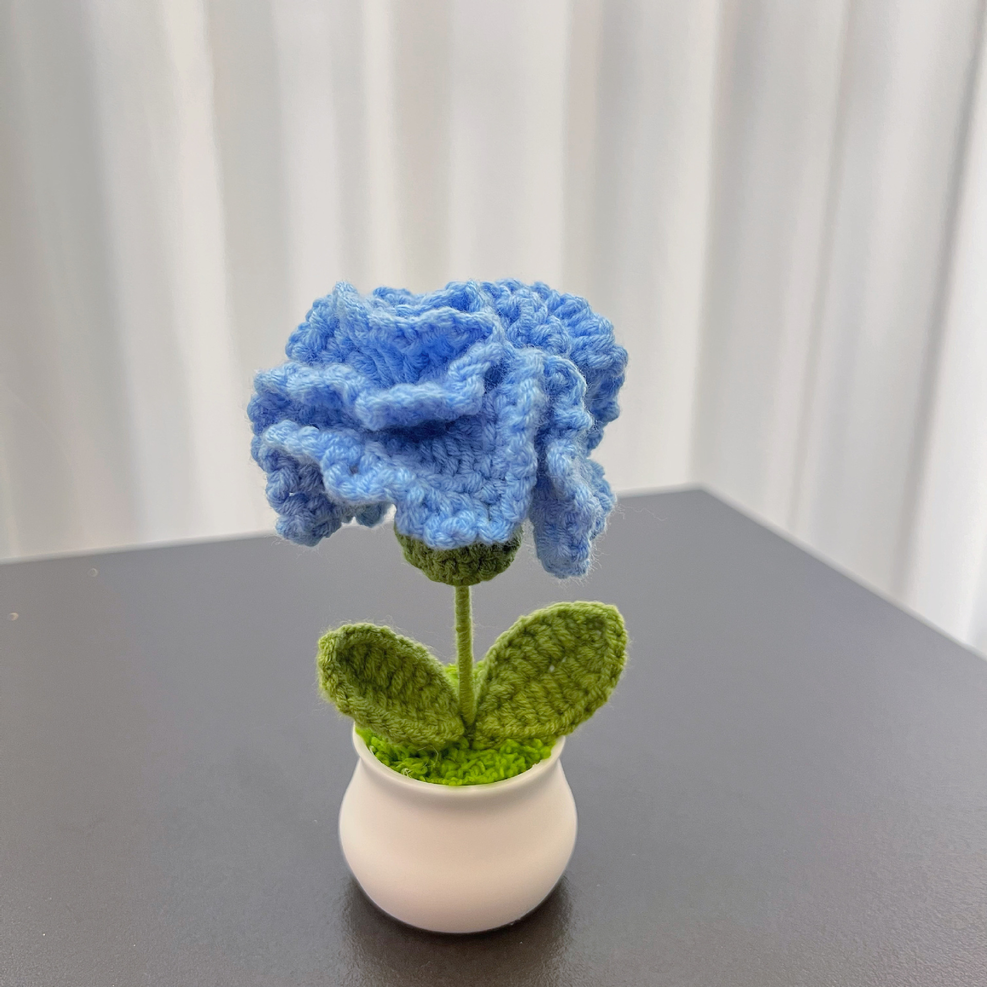 Finished cross-border woolen crocheted carnation simulation flower bouquets, potted plants, Mother's Day and Teachers' Day gifts, home small ornaments Item Picture
