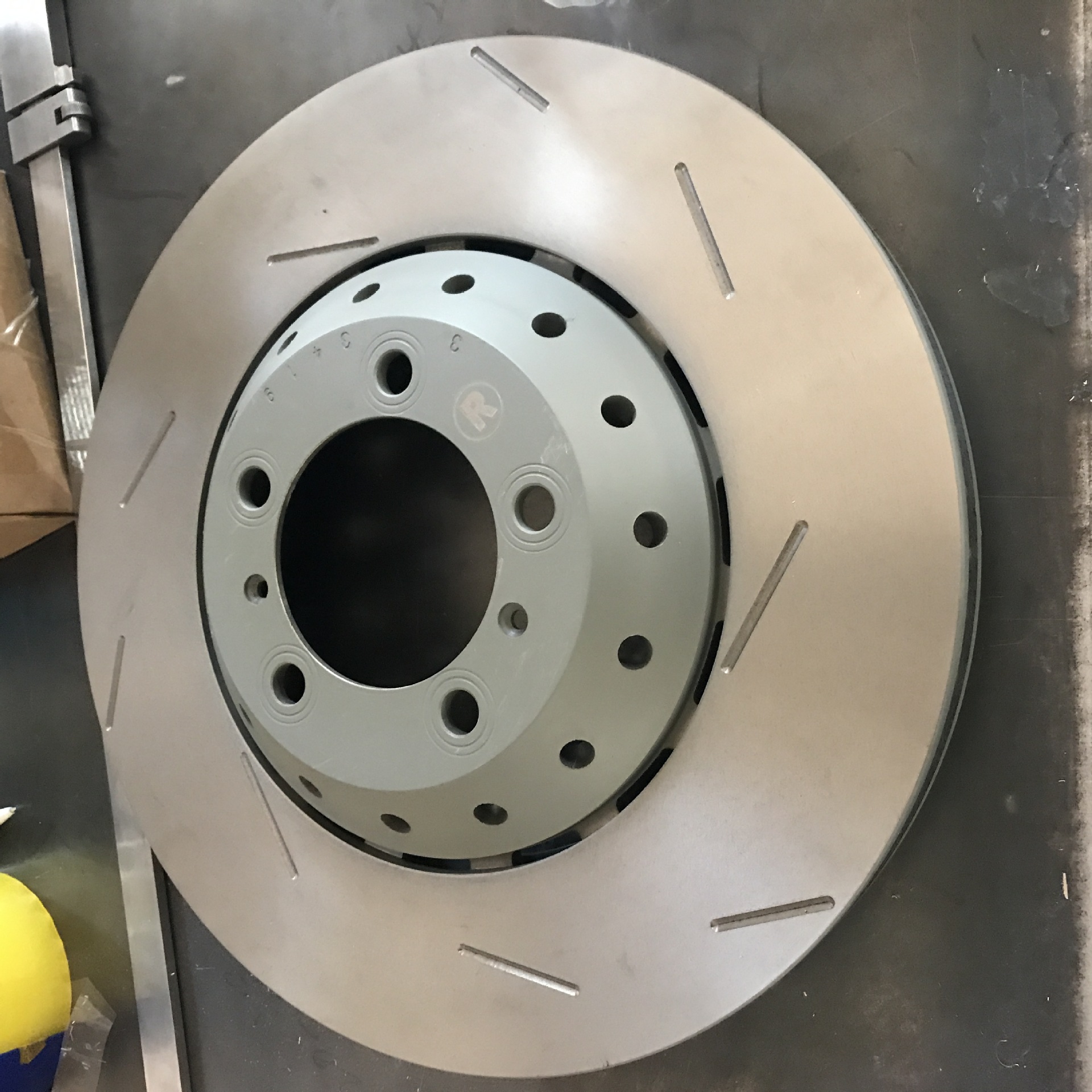 97035140600 Suitable For Panamera (970) Front Wheel Right Brake Disc Application Scenario