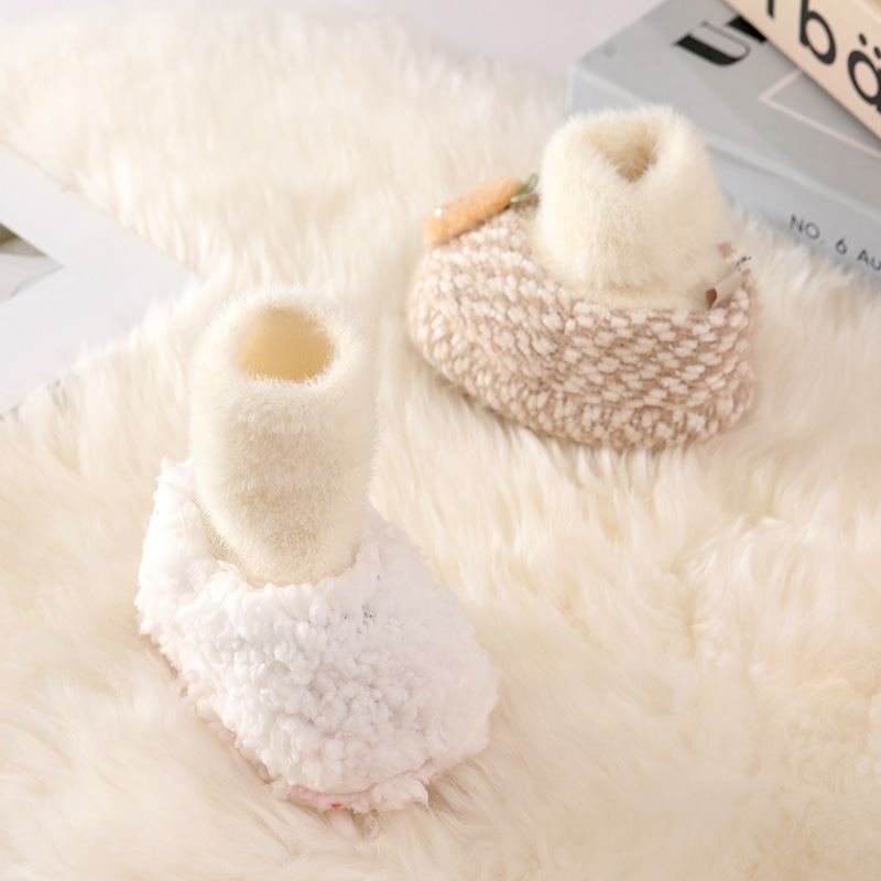 Baby shoes and socks for autumn and winter, soft-soled cotton shoes for boys and girls to learn to walk, 0-1 year old, 6-12 months old, thickened for newborns. 3 Application Scenario