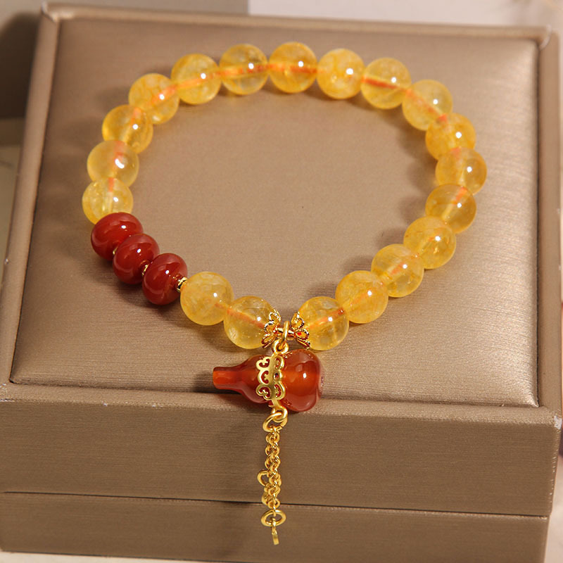 Pulsera natural de topacio para mujeres ins nichos luz de lujo calabaza de ágata roja colgante cadena de mano regalo de estudiante mejor amiga Application Scenario