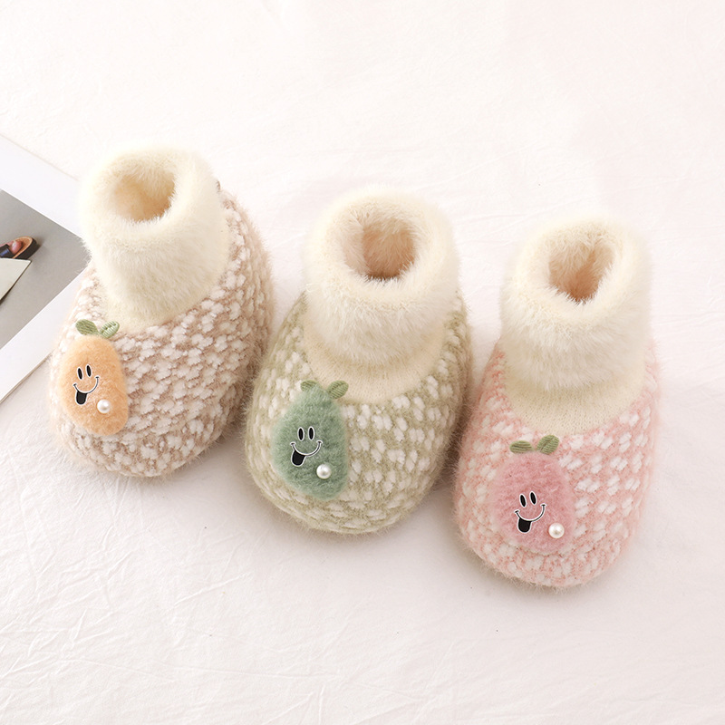 Thickened, warm and soft-soled baby shoes for winter, shoes and socks for boys and girls from 0 to 6 months old, cotton shoes, and walking shoes for autumn and winter details Picture