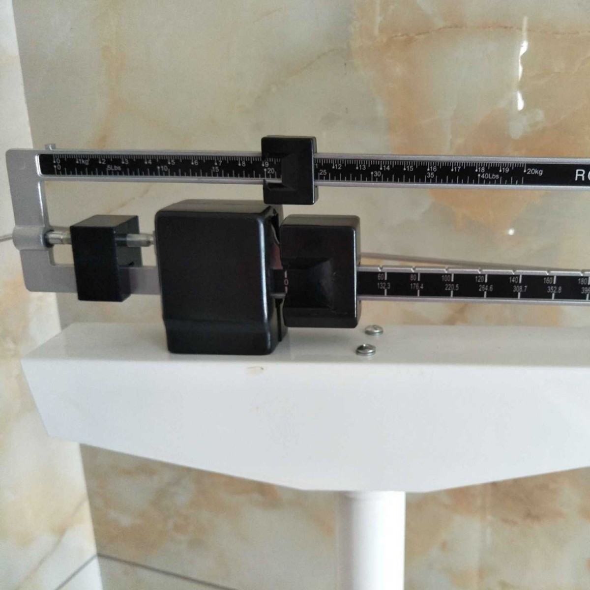 Foreign trade exclusive dual-scale height and weight scale 140/160/200KG manual adjustment mechanical household weight scale Application Scenario
