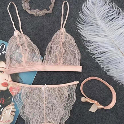 French lace sexy and romantic lingerie, no steel rims, no sponge, see-through bra set, triangular cup deep V lingerie details Picture