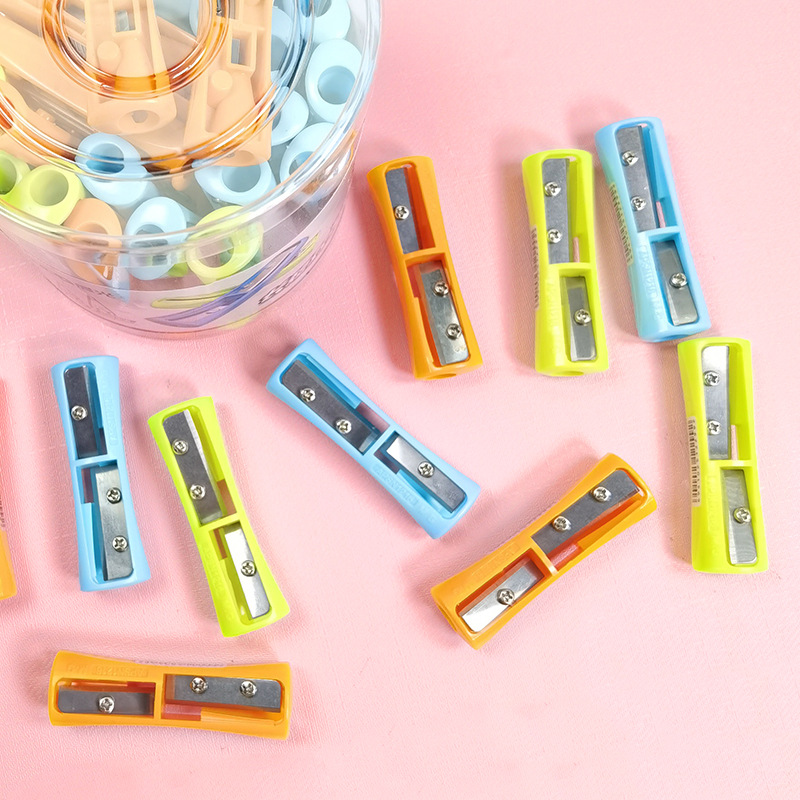 Children's cartoon pencil sharpener color small single-hole pencil sharpener manual student mini pencil sharpener wholesale Application Scenario