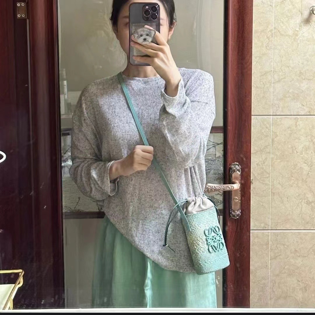 French straw weaving bag 2023 new style bag, Luo Family hand-woven women's bag, bucket bag, single-shoulder crossbody bag, small bag for summer Specification image