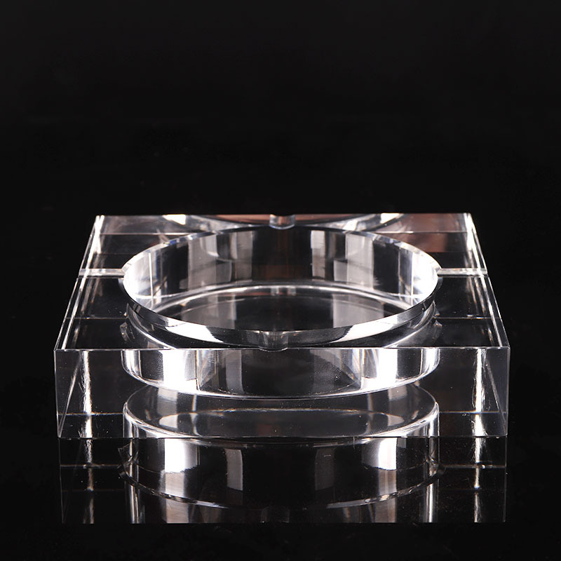 Manufacturers Creative Octagonal Transparent Crystal Glass Ashtray Ashtray Decoration Light Luxury Business Gifts Engraved Logo Application Scenario