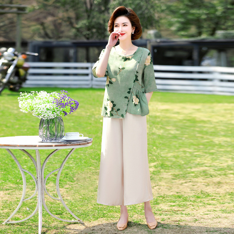 Casual mom's outfit summer silk and linen women's short-sleeved T-shirt, capri pants, fashionable two-piece set