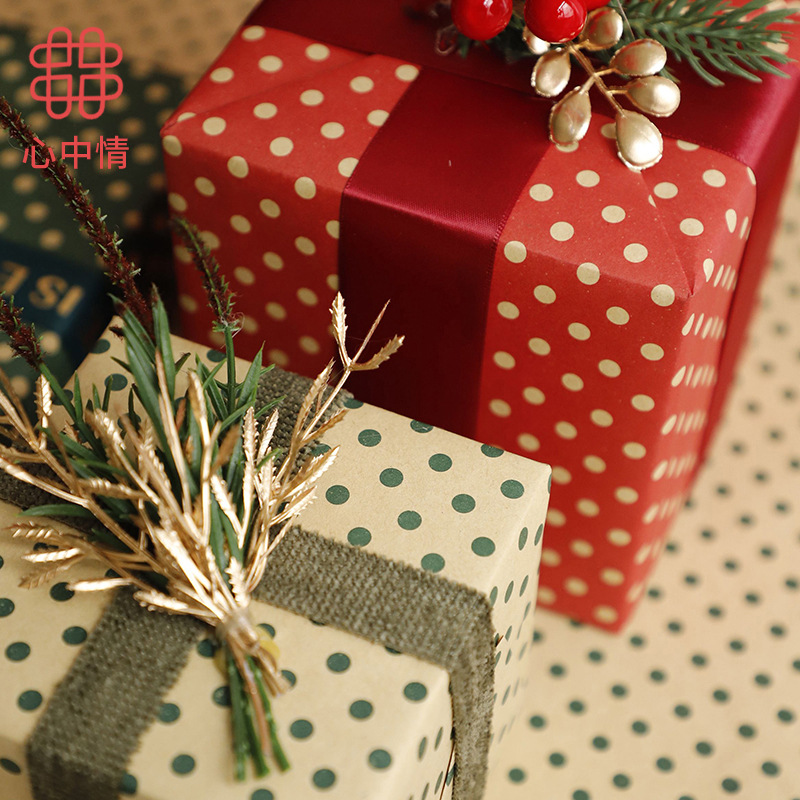 Warm Romantic Festive Flowers Flowers Christmas Christmas Eve Christmas Polka Dots Christmas Wrapping Paper Application Scenario