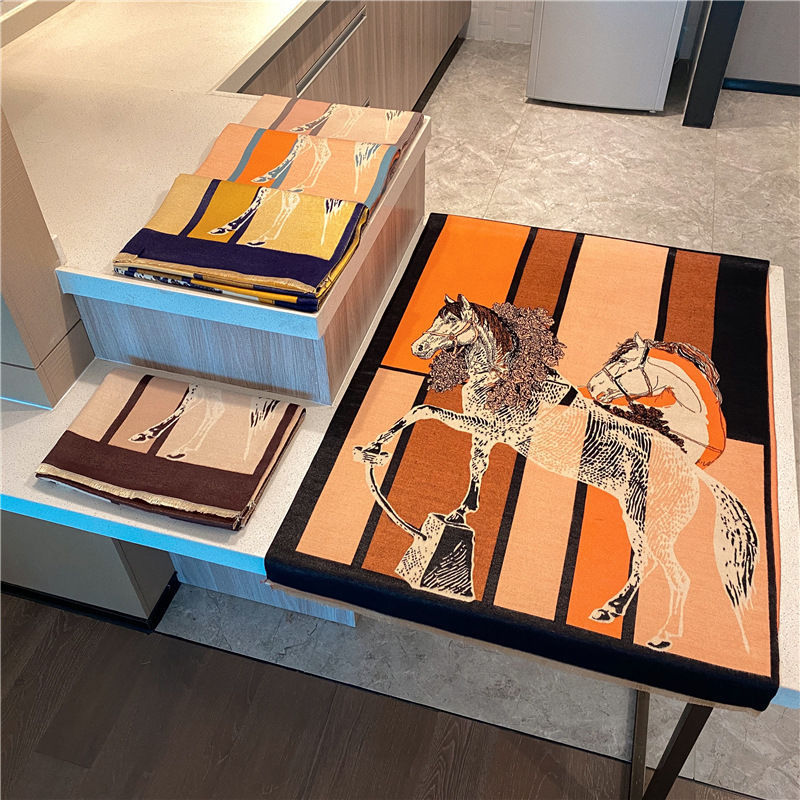 2022 New War Horse Jacquard Scarf Female Autumn Winter Europe And The United States Senior Sense Of All The Imitation Cashmere Warm Thickened Shawl Application Scenario