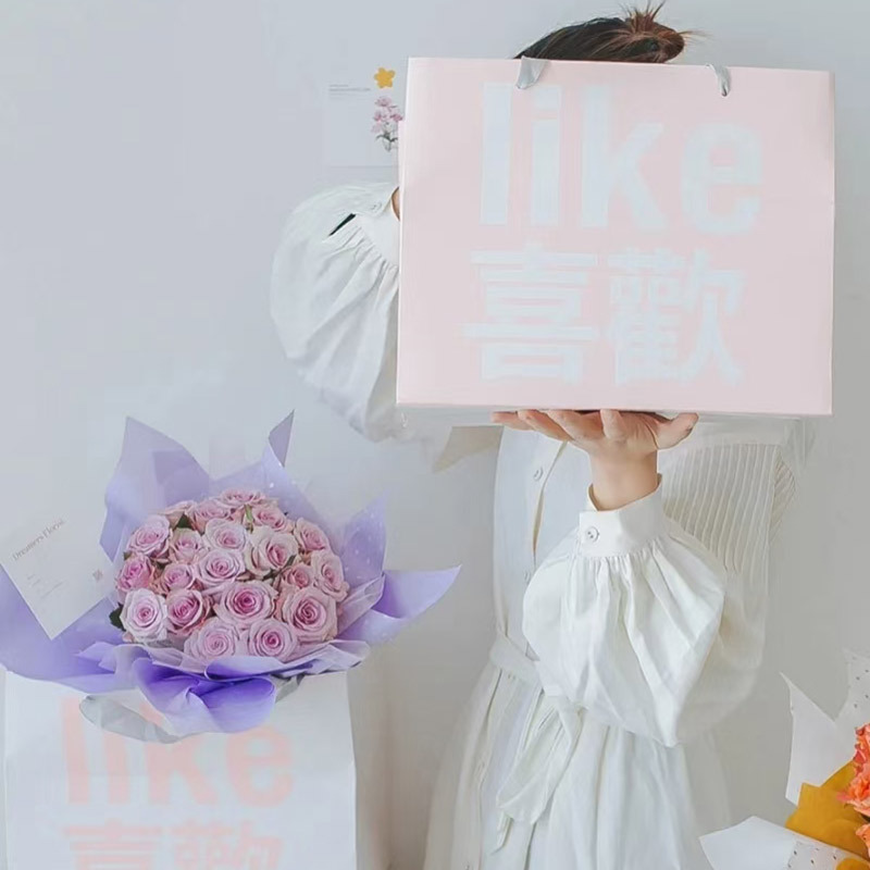 Valentine's Day flower packaging gift box large character square flower arrangement bag florist bouquet bag flower handbag wholesale details Picture