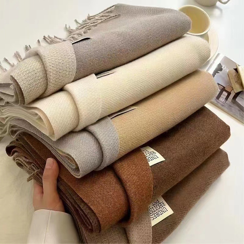 New Korean version double-sided solid color faux cashmere scarf for women, thickened scarf for autumn and winter, Japanese-style fringed fabric label scarf shawl details Picture