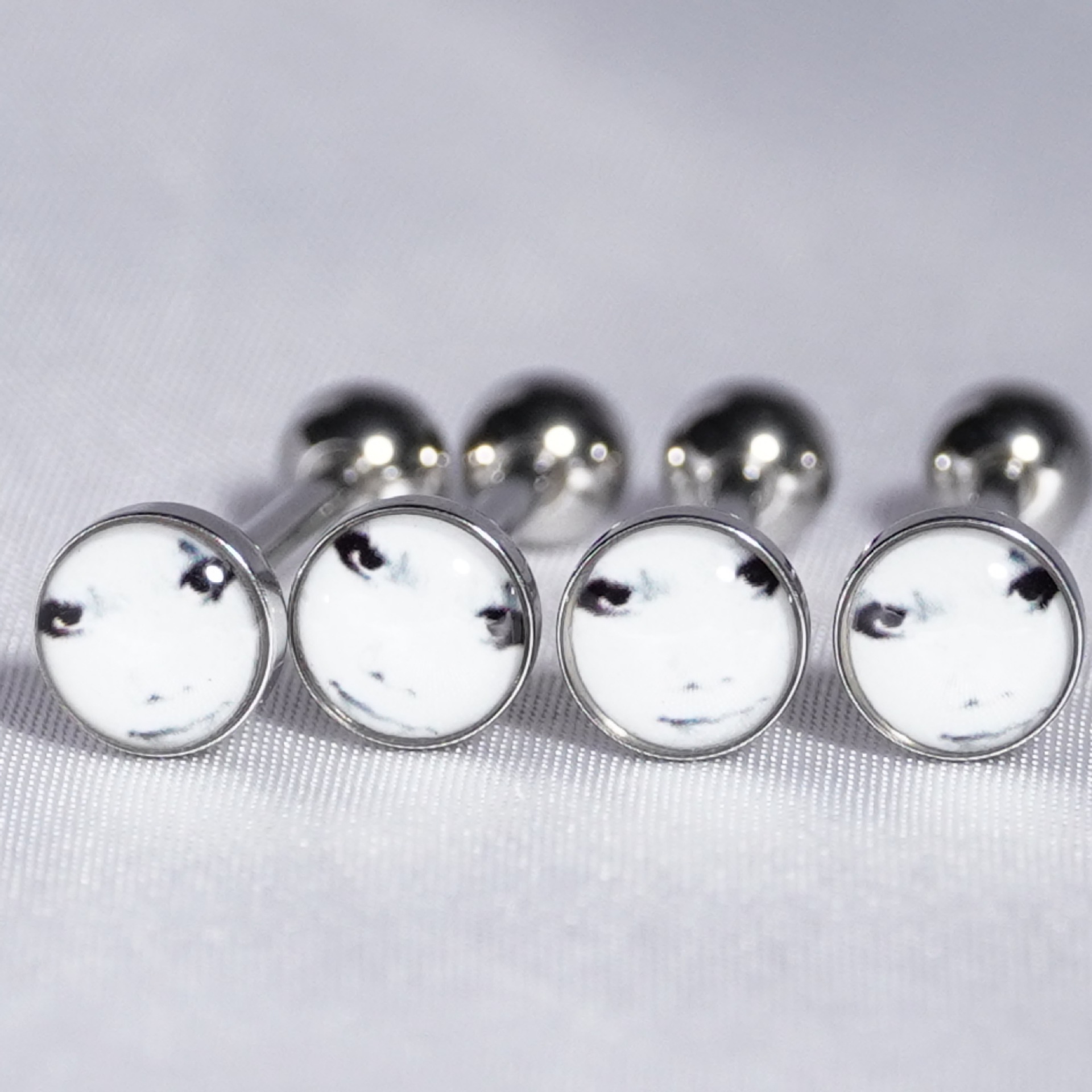 穿刺舌饰实物图