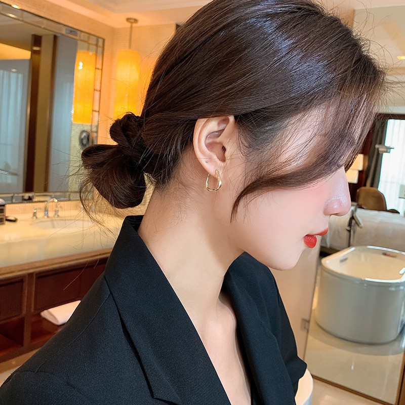 Vintage Simple Hoop Earrings 2023 New Fashion Temperament Fashion Earrings Light Luxury Cross-Border Explosive Earrings Wholesale Application Scenario