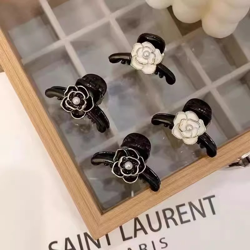 Camellia bangs, mini grappling clips, black small hairpin, women's hair clip, forehead updo, top clip, hair accessory Specification image