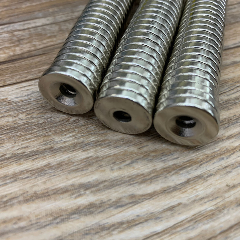 强磁铁圆形磁铁15*3毫米沉头孔 螺丝孔内孔4毫米 吸铁石稀土永磁