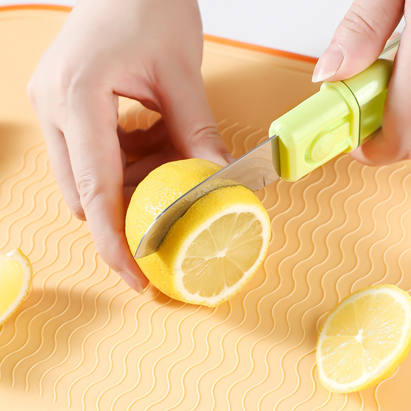 Fruit knife, peeler, multi-functional peeler, household folding fruit knife, portable peeler, fruit knife two-in-one Application Scenario