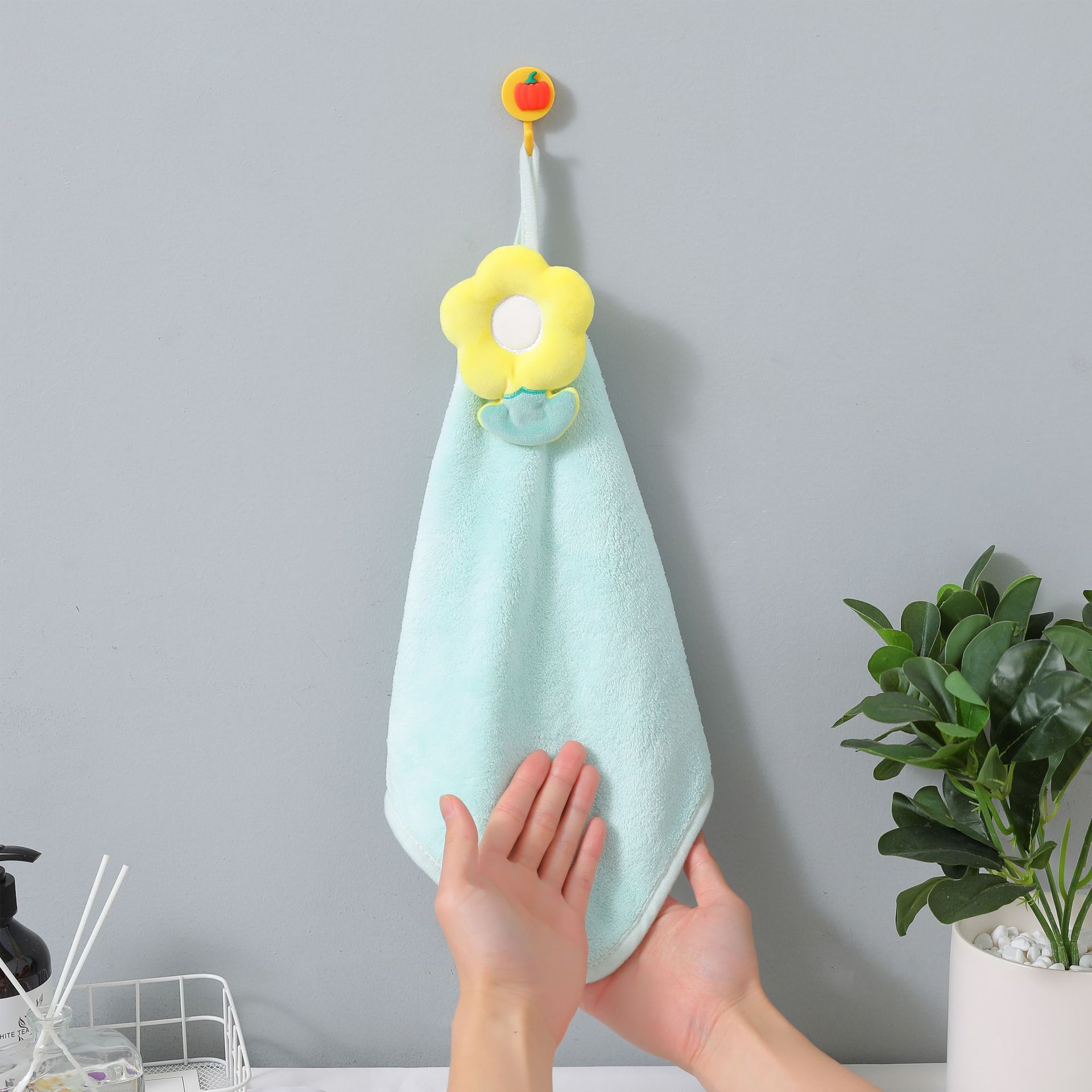 Cartoon Flower Hanging Hand Towel Coral Velvet Absorbent Towel Household Bathroom Hand Towel Cartoon Hanging Towel Towel Specification drawing