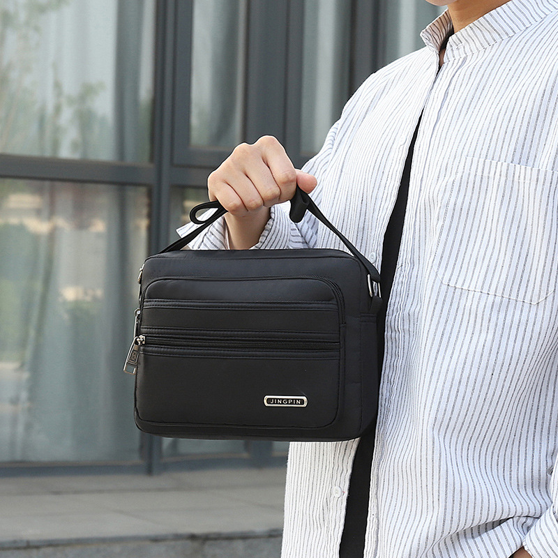 男士单肩包实物图