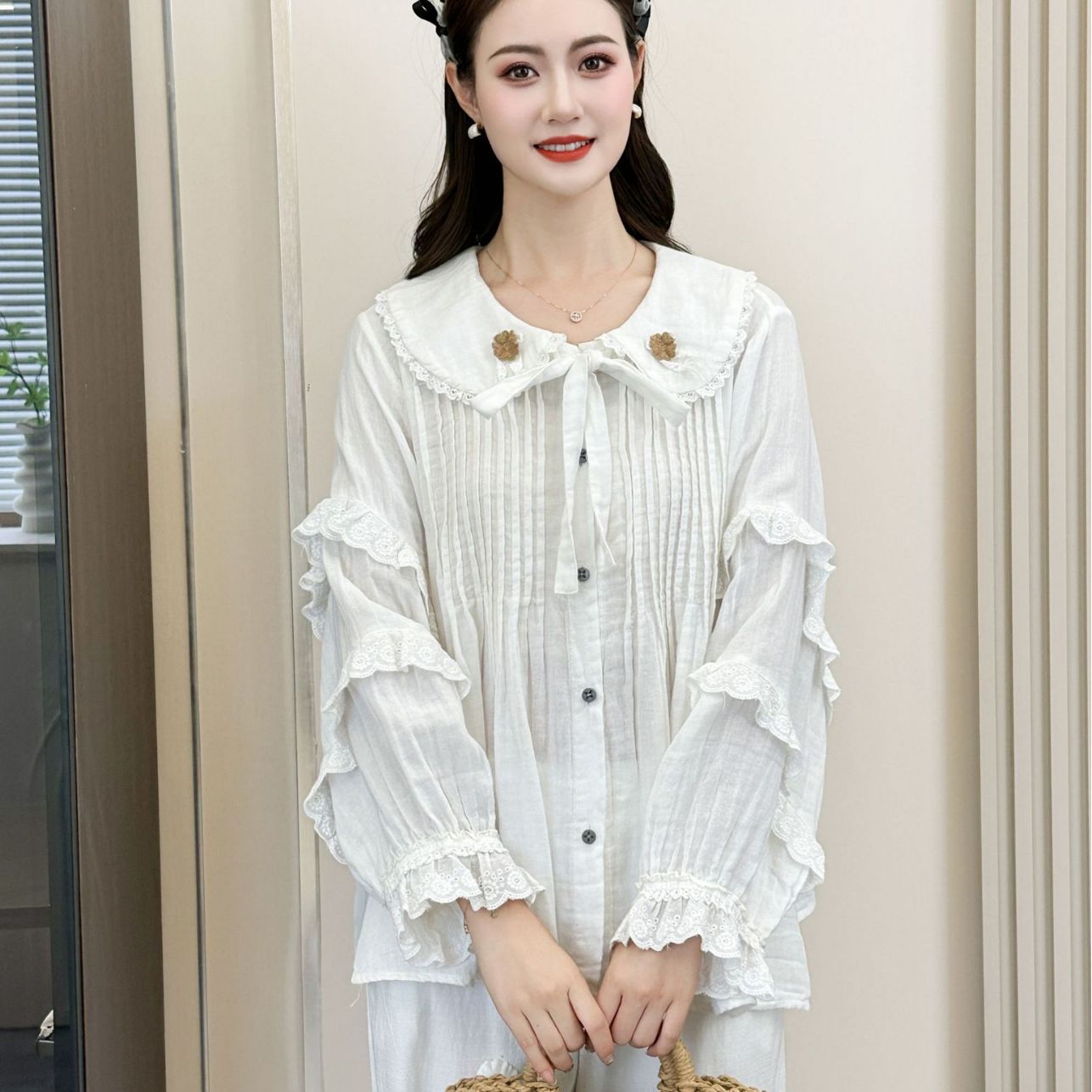 Forest-style lace-up baby collar double-layer cotton yarn shirt for women's autumn new style, youthful and fresh, with lace trim top for women Application Scenario