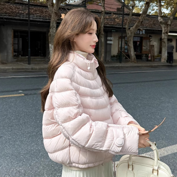 90 White duck down short rib down jacket for women 2025 Winter bestseller, versatile and not picky about the wearer. The loose coat is super beautiful Application Scenario