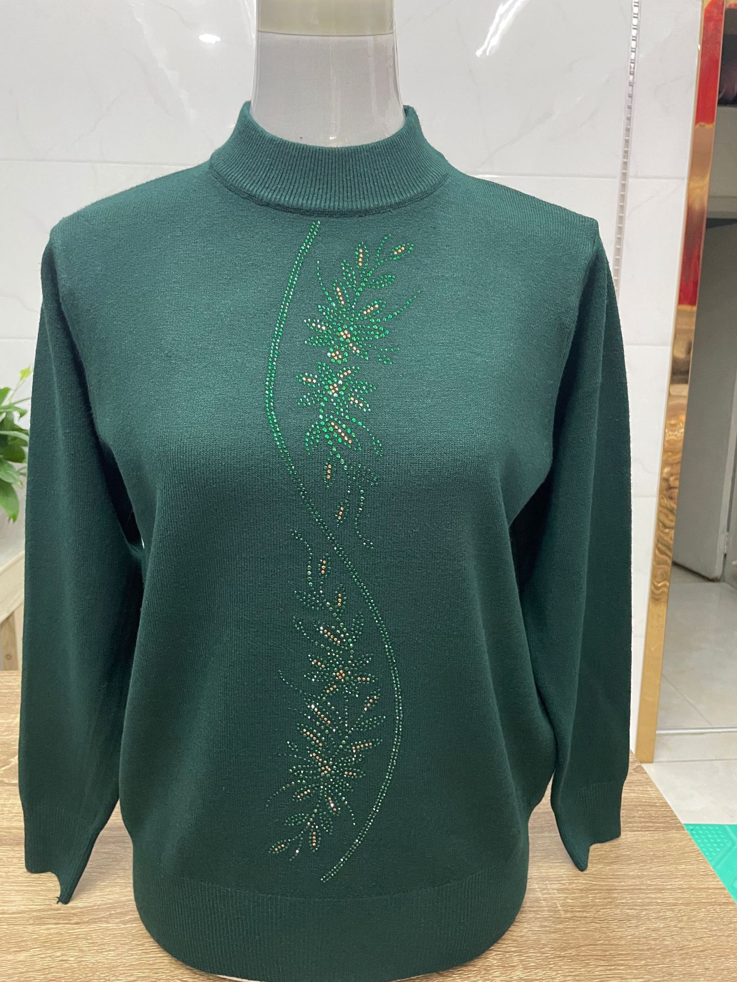 Middle-aged and elderly women's base layer, long-sleeved top, women's 2022 autumn and winter thick mom wear, loose and large-sized base layer Specification image